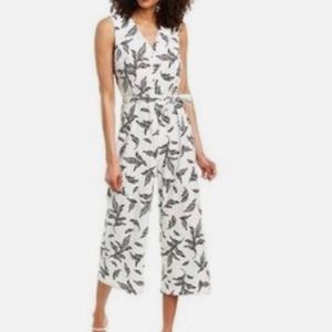 Tahari NWT Linen white and black floral jumpsuit size 10